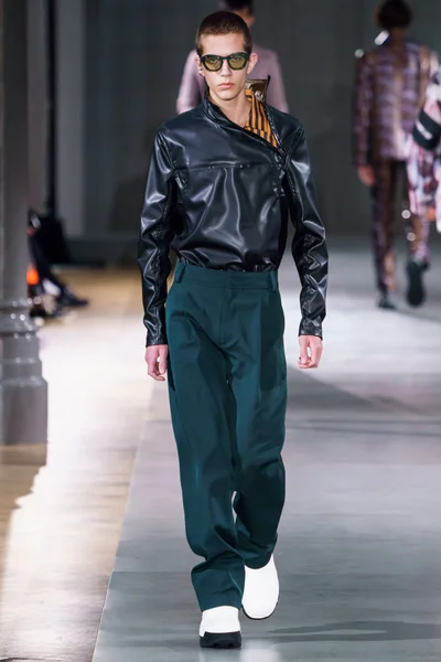 Look 15